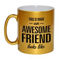 This Is What An Awesome Friend Looks Like Tekst Cadeau Mok / Beker - Goud - 330 Ml - Vrienden / Vriendinnen Kado