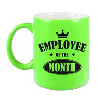 1x Stuks Collega Cadeau Mok / Beker Employee Of The Month - Neon Groen - Personeel Kado Mokken / Bekers