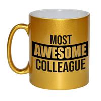 1x Stuks Collega Cadeau Mok / Beker Met Tekst Most Awesome Colleague - Goud - Personeel Kado Mokken / Bekers