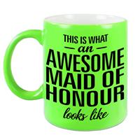 This Is What An Awesome Maid Of Honour Looks Like Tekst Cadeau Mok / Beker - Neon Groen - 330 Ml - Bruiloft Getuige Kado