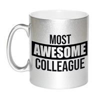 1x Stuks Collega Cadeau Mok / Beker Met Tekst Most Awesome Colleague - Zilver - Personeel Kado Mokken / Bekers