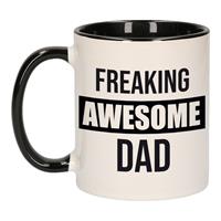 Papa Cadeau Mok / Beker Zwart Met Tekst Freaking Awesome Dad - Kado Mokken / Bekers - Cadeau Papa/ Vader