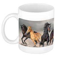 Dravende Zwarte / Witte Paarden Koffiemok / Theebeker Wit - 300 Ml - Keramiek - Cadeau Beker / Paardenliefhebber Mok