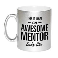 This Is What An Awesome Mentor Looks Like Tekst Cadeau Mok / Beker - Zilver - 330 Ml - Juffen / Meester Dag Kado