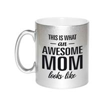 This Is What An Awesome Mom Looks Like Tekst Cadeau Mok / Beker - Zilver - Moederdag - 330 Ml