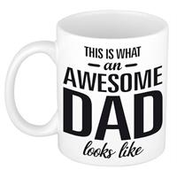 This Is What An Awesome Dad Looks Like Tekst Cadeau Mok / Beker - Vaderdag - 300 Ml