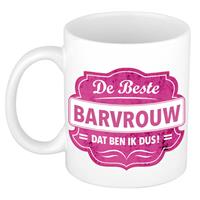 De Beste Barvrouw Cadeau Koffiemok / Theebeker Wit Met Roze Embleem - 300 Ml - Keramiek - Cadeaumok Barvrouw / Barmaid