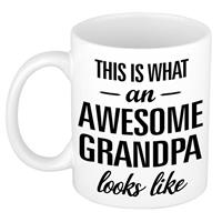 This Is What An Awesome Grandpa Looks Like Cadeau Mok / Beker - 300 Ml - Verjaardag - Kado Mok / Beker