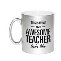 This Is What An Awesome Teacher Looks Like Tekst Cadeau Zilveren Mok / Beker - 330 Ml - Juffen / Meester Dag Kado