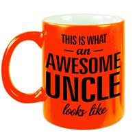 This Is What An Awesome Uncle Looks Like Cadeau Mok / Beker - 330 Ml - Neon Oranje - Verjaardag - Kado Mok / Beker