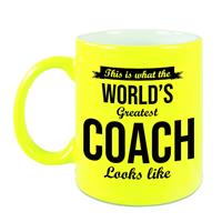 What The Worlds Greatest Coach Looks Like Mok - Cadeau Mok/beker - Neon Geel - 330 Ml - Trainer Bedankt Cadeau