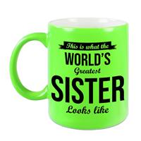 What The Worlds Greatest Sister Looks Like Cadeau Mok / Beker - 330 Ml - Neon Groen - Verjaardag / Bedankt Cadeau Zus