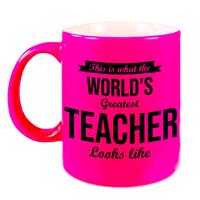 What The Worlds Greatest Teacher Looks Like Cadeau Mok / Beker - 330 Ml - Neon Roze - Bedankt Cadeau Juf / Meester