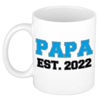 Bellatio Papa Est 2022 Cadeau Mok / Beker Wit Met Blauwe Letters 300 Ml - Feest Mokken