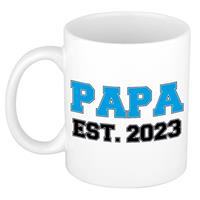 Bellatio Papa Est 2023 Cadeau Mok / Beker Wit Met Blauwe Letters 300 Ml - Feest Mokken