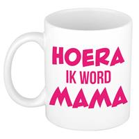 Bellatio Hoera Ik Word Mama Cadeau Mok / Beker Wit Met Roze Letters 300 Ml - Feest Mokken