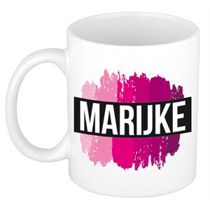 Bellatio Marijke naam cadeau mok / beker met roze verfstrepen - Cadeau collega/ moederdag/ verjaardag of als persoonlijke mok werknemers