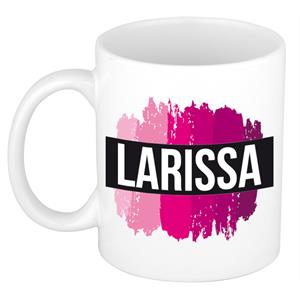 Bellatio Larissa naam cadeau mok / beker met roze verfstrepen - Cadeau collega/ moederdag/ verjaardag of als persoonlijke mok werknemers