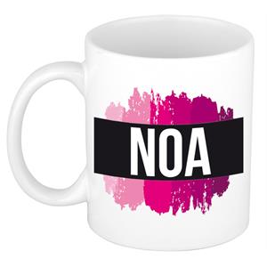 Bellatio Noa naam cadeau mok / beker met roze verfstrepen - Cadeau collega/ moederdag/ verjaardag of als persoonlijke mok werknemers