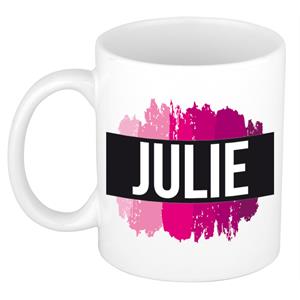 Bellatio Julie naam cadeau mok / beker met roze verfstrepen - Cadeau collega/ moederdag/ verjaardag of als persoonlijke mok werknemers