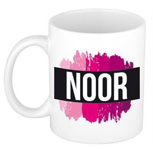 Bellatio Noor naam cadeau mok / beker met roze verfstrepen - Cadeau collega/ moederdag/ verjaardag of als persoonlijke mok werknemers