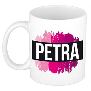 Bellatio Petra naam cadeau mok / beker met roze verfstrepen - Cadeau collega/ moederdag/ verjaardag of als persoonlijke mok werknemers