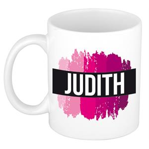 Bellatio Judith naam cadeau mok / beker met roze verfstrepen - Cadeau collega/ moederdag/ verjaardag of als persoonlijke mok werknemers