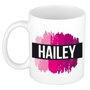 Bellatio Hailey naam cadeau mok / beker met roze verfstrepen - Cadeau collega/ moederdag/ verjaardag of als persoonlijke mok werknemers