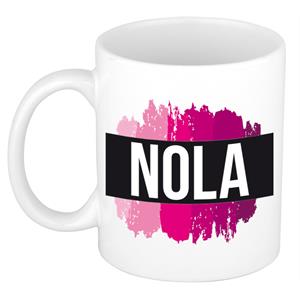 Bellatio Nola naam cadeau mok / beker met roze verfstrepen - Cadeau collega/ moederdag/ verjaardag of als persoonlijke mok werknemers