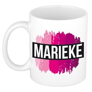 Bellatio Marieke naam cadeau mok / beker met roze verfstrepen - Cadeau collega/ moederdag/ verjaardag of als persoonlijke mok werknemers