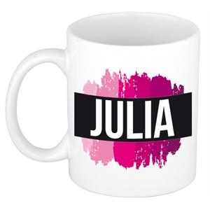 Bellatio Julia naam cadeau mok / beker met roze verfstrepen - Cadeau collega/ moederdag/ verjaardag of als persoonlijke mok werknemers
