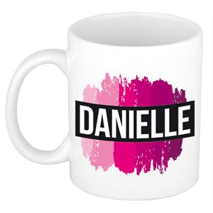 Bellatio Danielle naam cadeau mok / beker met roze verfstrepen - Cadeau collega/ moederdag/ verjaardag of als persoonlijke mok werknemers