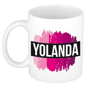 Bellatio Yolanda naam cadeau mok / beker met roze verfstrepen - Cadeau collega/ moederdag/ verjaardag of als persoonlijke mok werknemers