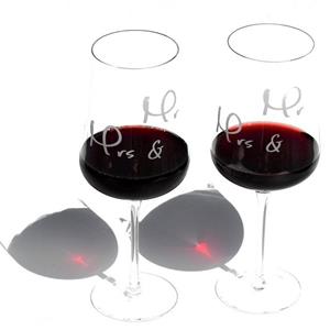 Blue Chilli Design Rotweinglas »Mr. & Mrs. - Hochzeitsgeschenk in Geschenkbox«, Kristallglas, Handgefertigt, mit Gravur, Kristallglas
