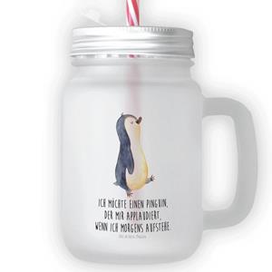 Mr. & Mrs. Panda Longdrinkglas »Pinguin marschierend - Transparent - Geschenk, Trinkhalm, zufrieden, Schwester, Glas, spazieren, Sommerglas, mit Decke, Trinkglas, Bruder«, Premium Glas