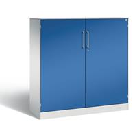 C+P Vleugeldeurkast ASISTO, hoogte 1292 mm, breedte 1200 mm, 2 legborden, lichtgrijs/gentiaanblauw