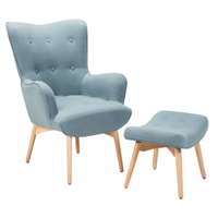 Beliani - Eleganter und weich gepolsterter Sessel mit praktischem Hocker in Hellblau Vejle - Blau