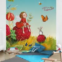 Bilderwelten Kindertapete - Erdbeerinchen Erdbeerfee - Zauberhaft - Vlies Fototapete Quadrat Größe HxB: 288cm x 288cm