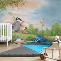 Bilderwelten Wassili Waschbär - Kindertapete - Wassili und Sibelius am Wegweiser - Vlies Fototapete Breit - Arena Verlag Größe HxB: 255cm x 384cm