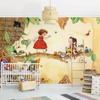 Bilderwelten Vliestapete - Erdbeerinchen Erdbeerfee - Bei der Bienenfee - Breit Größe HxB: 225cm x 336cm