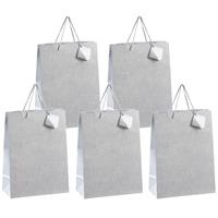 Cepewa Set van 8x stuks luxe papieren giftbags/cadeau tasjes zilver met glitters 25 x 33 x 12 cm -