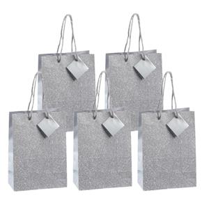 Cepewa Set van 12x stuks luxe papieren giftbags/cadeau tasjes zilver met glitters 17 x 23 x 9 cm -