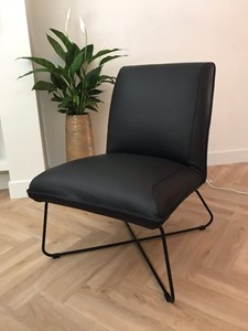 ShopX Leren fauteuil less 42 zwart, zwart leer, zwarte stoel