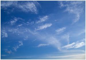 Wallario Vliestapete »Blauer Himmel mit vereinzelten Wolken«, Seidenmatte Oberfläche, hochwertiger Digitaldruck, in verschiedenen Größen erhältlich