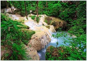 Wallario Vliestapete »Verborgener Wasserfall in einem tropischen Wald«, Seidenmatte Oberfläche, hochwertiger Digitaldruck, in verschiedenen Größen erhältlich