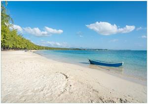 Wallario Vliestapete »Boot an einem tropischen Strand«, Seidenmatte Oberfläche, hochwertiger Digitaldruck, in verschiedenen Größen erhältlich