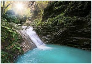 Wallario Vliestapete »Wasserfall in einen verborgenen See«, Seidenmatte Oberfläche, hochwertiger Digitaldruck, in verschiedenen Größen erhältlich