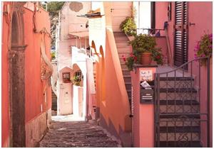 Wallario Vliestapete »Südländische Gasse- Italien bei Sonnenschein«, Seidenmatte Oberfläche, hochwertiger Digitaldruck, in verschiedenen Größen erhältlich