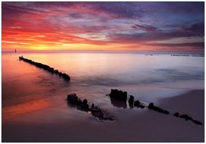 Wallario Vliestapete »Sandstrand im Sonnenuntergang - Roter Himmel«, Seidenmatte Oberfläche, hochwertiger Digitaldruck, in verschiedenen Größen erhältlich