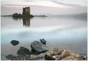 Wallario Vliestapete »Schloss in Schottland«, Seidenmatte Oberfläche, hochwertiger Digitaldruck, in verschiedenen Größen erhältlich